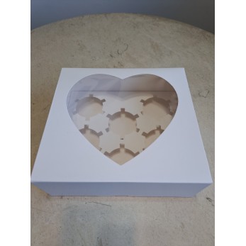 Картонена опаковка Сърце за 6брой мъфини, кексчета, курабийки, целувки и други видове сухи сладки.... Картонена опаковка Сърце за 6брой мъфини, кексчета, курабийки, целувки и други видове сухи сладки....