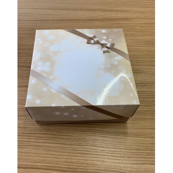 Кутия за подарък Gold р-р 15х15