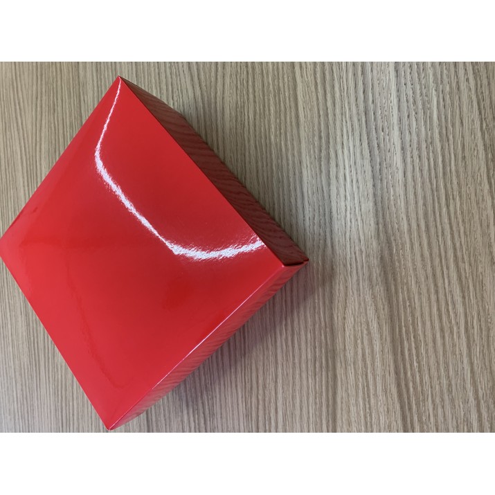 Кутия за подарък Red Box р-р 22х22