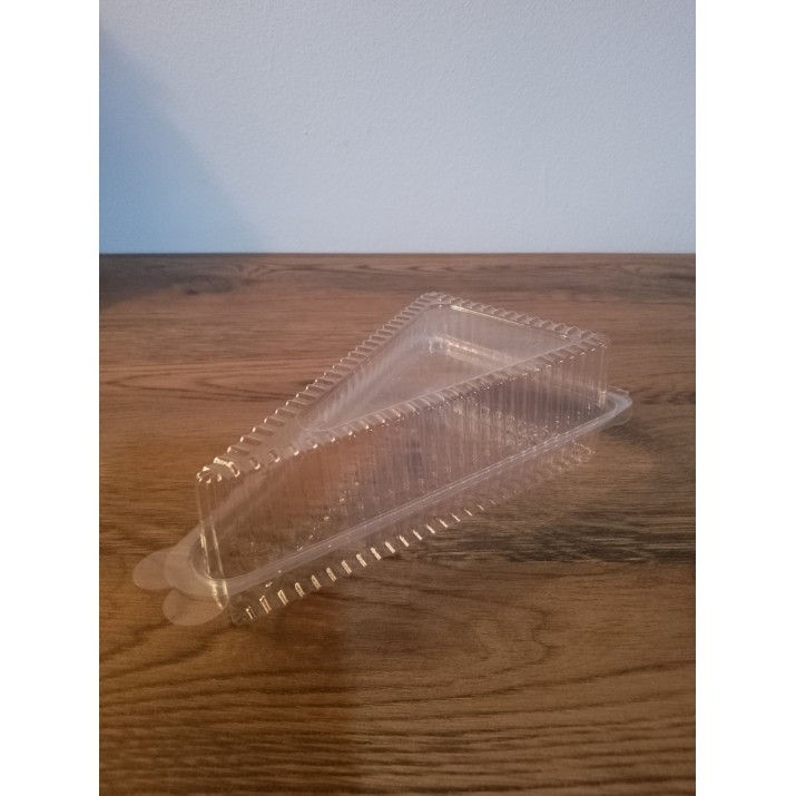 Р 147 б- кутия за парче торта триъгълна прозрачна 17х17х10.5см, h5см, 50бройки в пакет