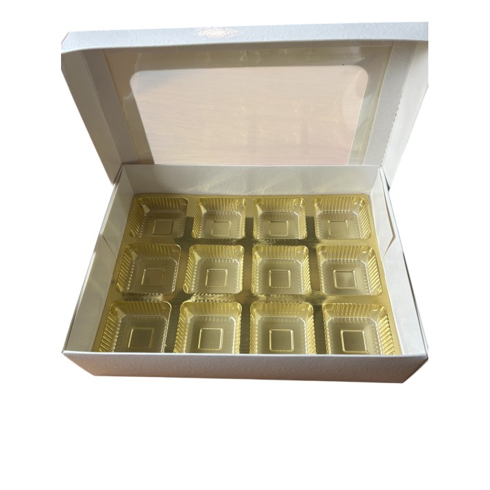 кутия за бонбони Бяла за 12бр.