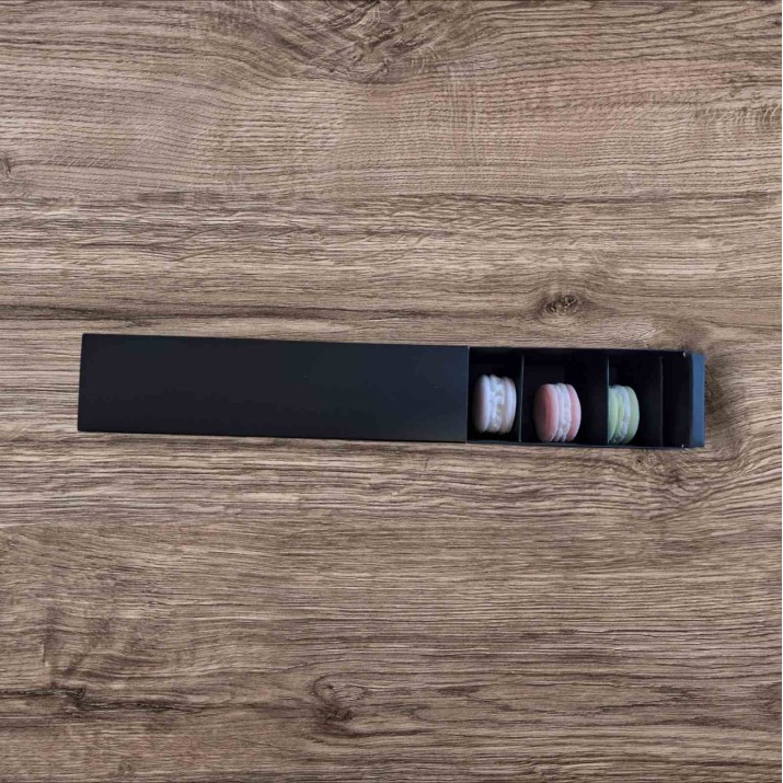 кутия за бонбони черна картонена 20.5х5.2х5.3см